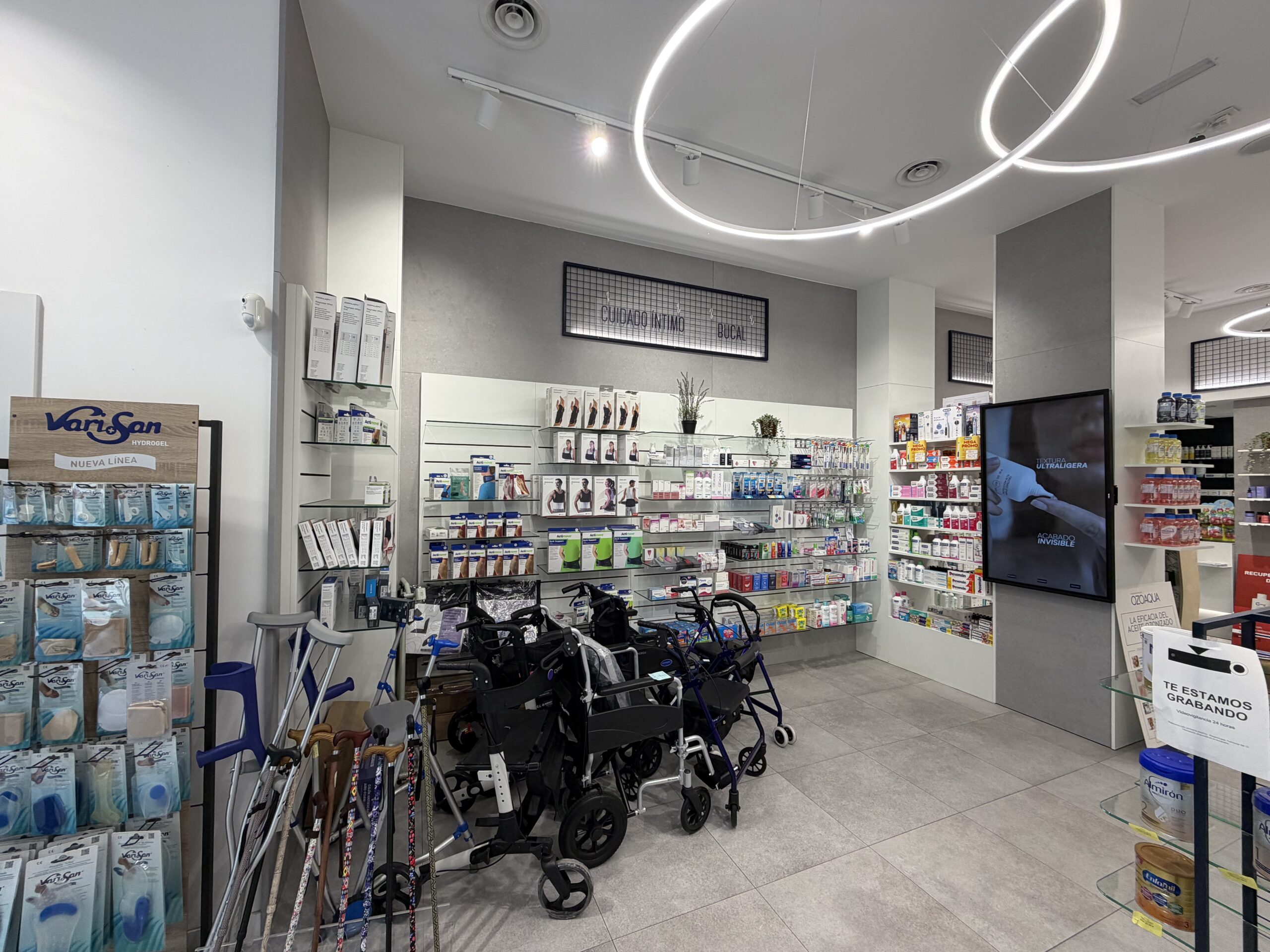 Interior de Farmacia y Ortopedia del Doce en Usera