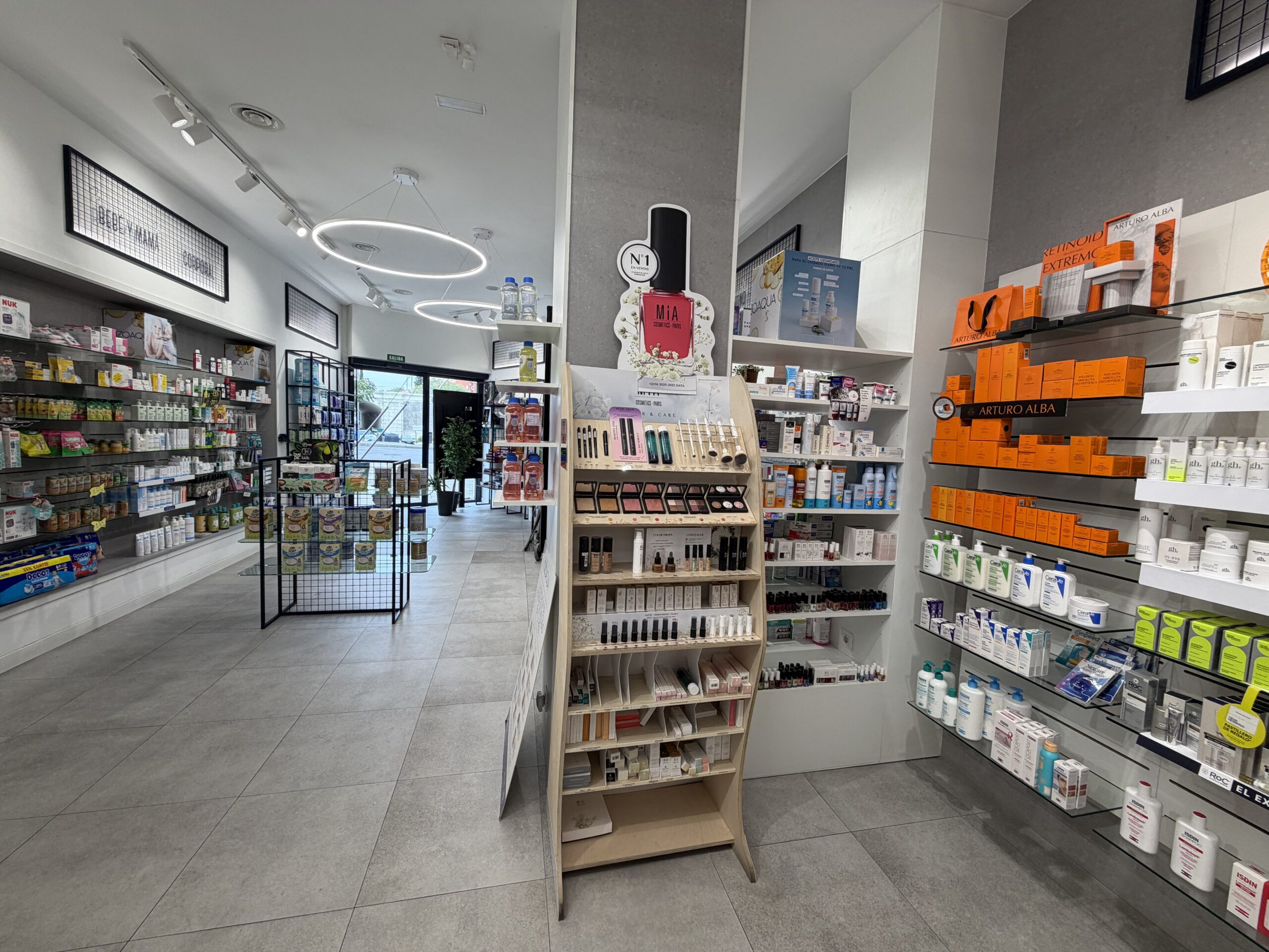 Interior de Farmacia y Ortopedia del Doce en Usera